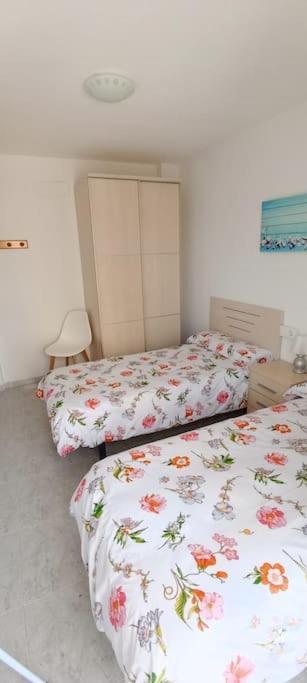 Apartamento Centrico En La Playa Con Piscina. Peniscola Bagian luar foto
