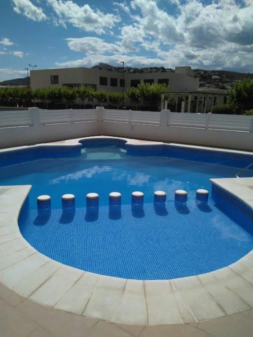 Apartamento Centrico En La Playa Con Piscina. Peniscola Bagian luar foto